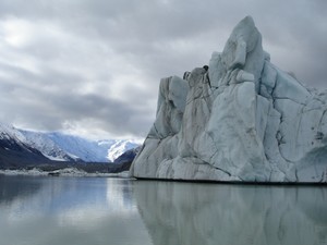 A huge iceberg on the Tasman Glacier Terminal Lake